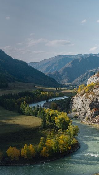 Зеленые долины и горные реки Алтая
